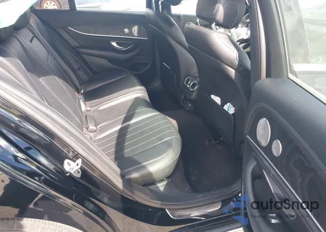 2019 Mercedes-Benz E 300 4Matic z USA, uszkodzony, nr VIN WDDZF4KB0KA517748